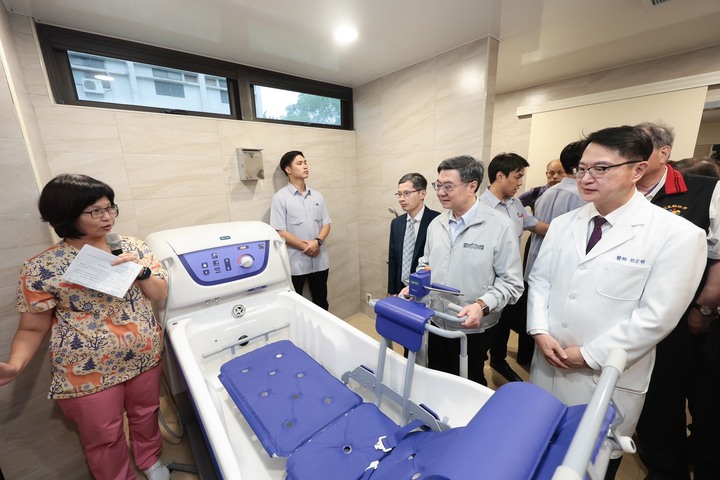 視察花蓮鳳林住宿長照機構　行政院長卓榮泰盼打造溫暖新家讓長者獲得更多陪伴