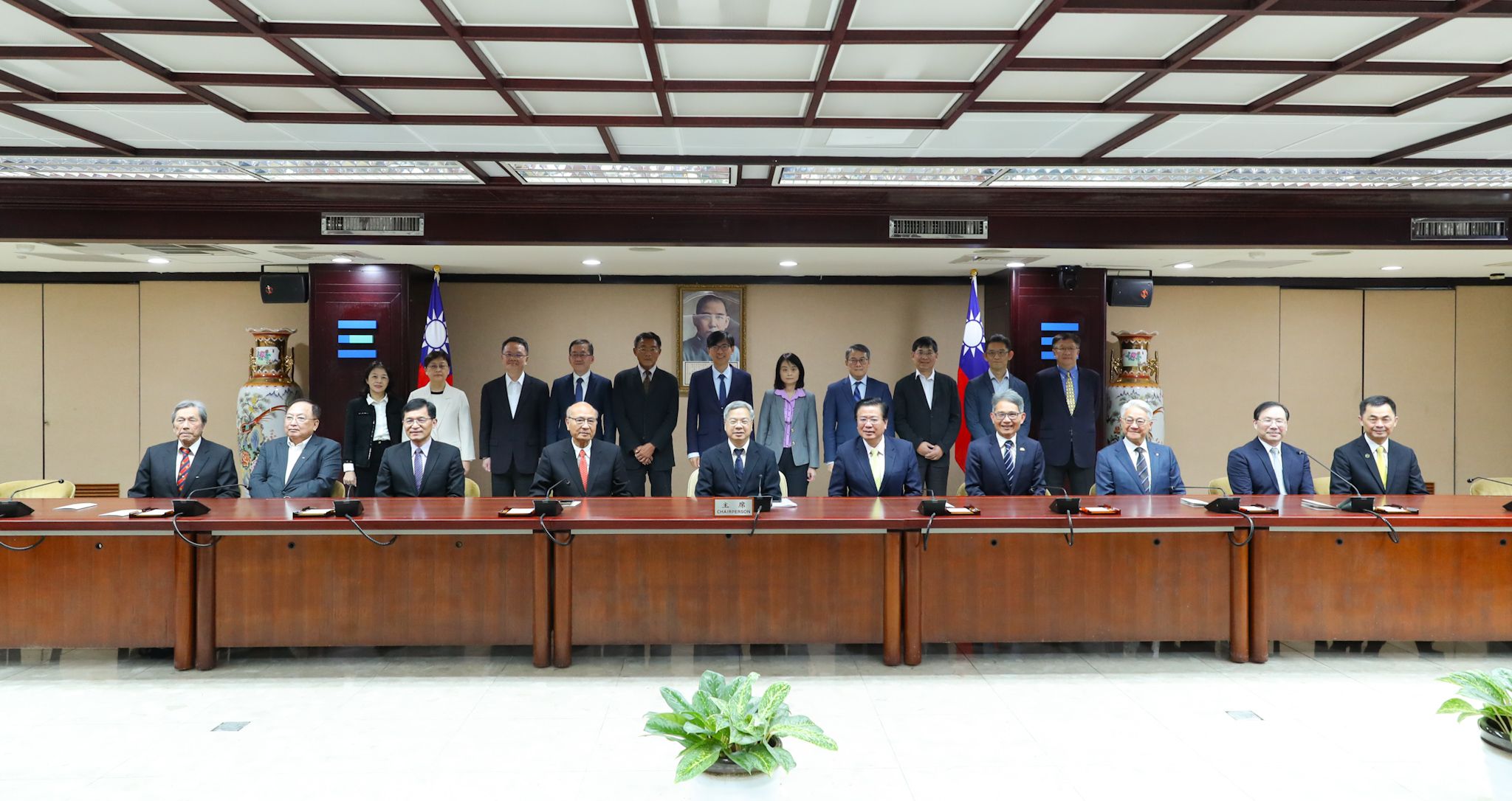 經濟部長龔明鑫再邀七大工商團體座談！快速回應產業需求，助企業加速數位轉型與全球布局