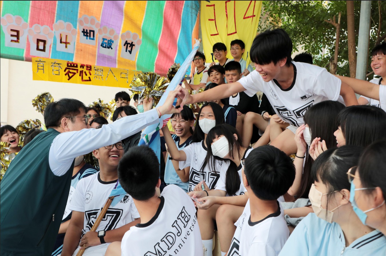 南市民德國中57週年校慶 黃偉哲現身祝福勉勵學生努力學習充實自我
