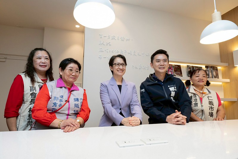 蕭美琴副總統參觀竹北仁義市場 改造後成果亮眼 攤商業績成長與民生便利雙提升