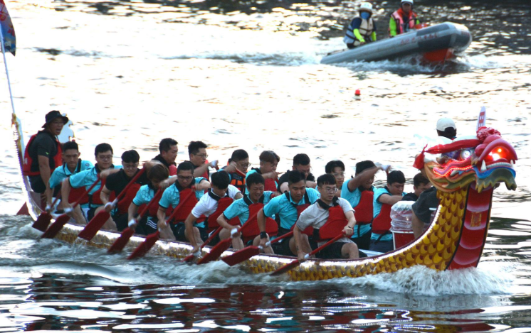 首戰告捷！府城國際同濟會首度參與臺南國際龍舟賽即晉級 展現驚人社群力