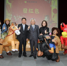 警政署長張榮興親送紅包慰勉警廣 激勵春節期間打詐、維護治安與交通