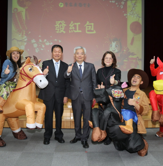 警政署長張榮興親送紅包慰勉警廣 激勵春節期間打詐、維護治安與交通