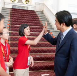 賴清德總統表揚亞太資通訊科技聯盟大賽獲獎代表隊　臺灣研發與創新實力刷新紀錄受肯定