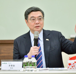 高雄航太產業座談會上，行政院長卓榮泰強調高科技精密製造實力，助力臺灣競逐太空領域