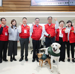 行政院長卓榮泰視察桃園機場邊境檢疫整備，強調「層層守護、關關查驗」，防堵非洲豬瘟入侵、力拚重返非疫區