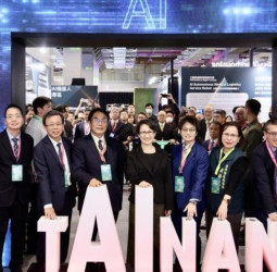 2026智慧城市展揭幕，臺南市長黃偉哲推動城市AI創新治理與機器人跨域應用