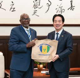 賴清德總統於建交45週年接見聖文森副總理李考克 強調持續推進全方位夥伴關係與拓展邦誼