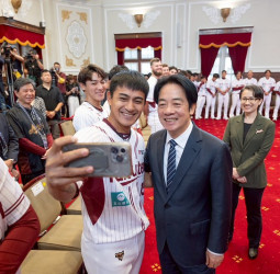 賴清德總統接見2025年中華職棒總冠軍樂天桃猿　肯定臺灣棒球實力並推動運動產業發展