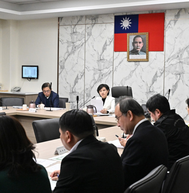 行政院副院長鄭麗君召開穩定物價小組臨時會報 宣布強化五項措施確保民生物價穩定