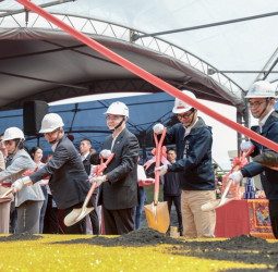 高雄楠梓園區聯外交通整體計畫聯合動土　行政院長卓榮泰指出優化園區對外交通效率並推動客貨安全分流進一步減輕楠梓交流道流量負擔